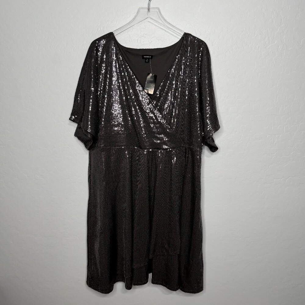 Torrid Silver Sequin Skater Mid Length Short Sleeve V-Neck Lined Dress 3 3X 22